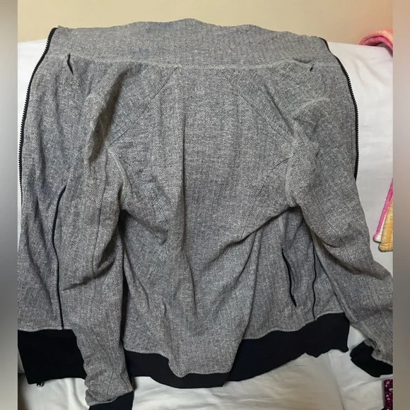 Lululemon Black Zippered Jacket - Picture 4 of 6